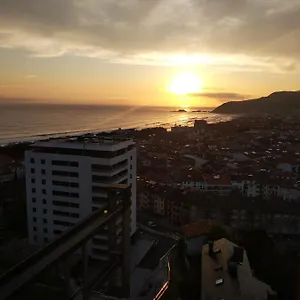 Apartamento Sarakatua15 Vistas Espectaculares - Familias Y Parejas - 2 Independientes - Amplio Salón Cocina Comedor - Garaje Opcional En Pleno Centro Urbano, Zarautz